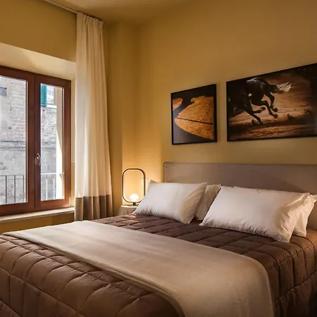 Penthouse In Siena's Heart With Elevator & Parking Apartamento Siena